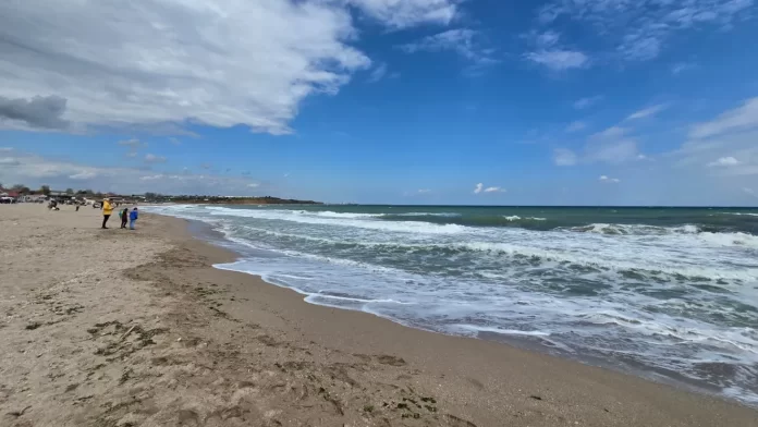 https___www.g4media.ro__wp-content_uploads_2026_05_mare-plaja-litoral-1-mai-vama-veche_s